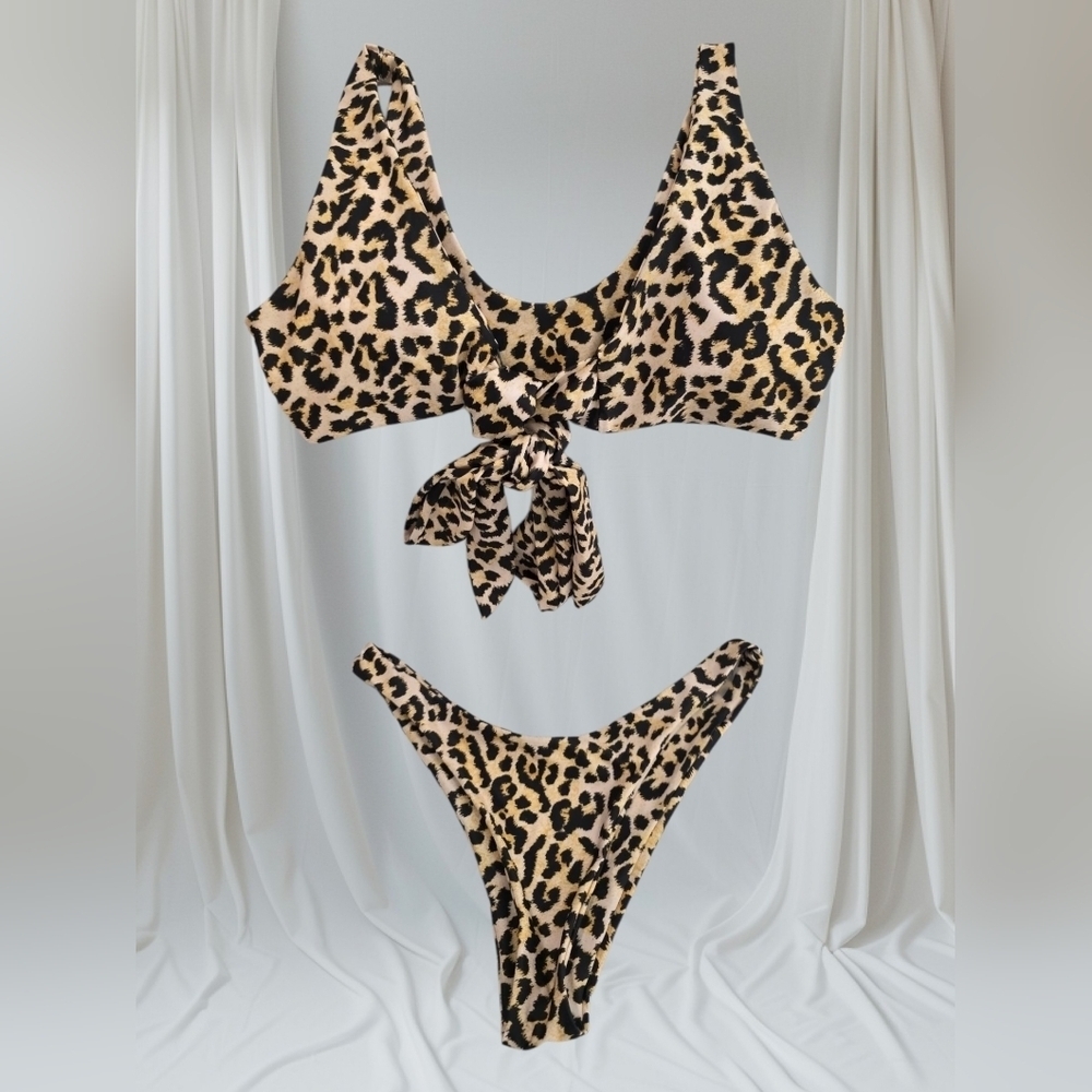 Leopard print high leg bikini set in sz L.